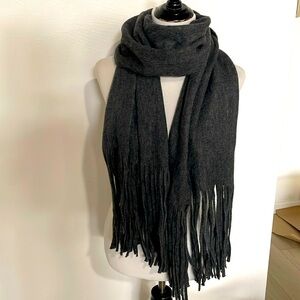 Lucky Brand gray scarf